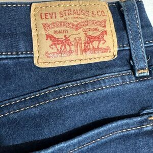 Levi Strauss & Co women’s/juniors 524 skinny. Can be for junior or petite women.